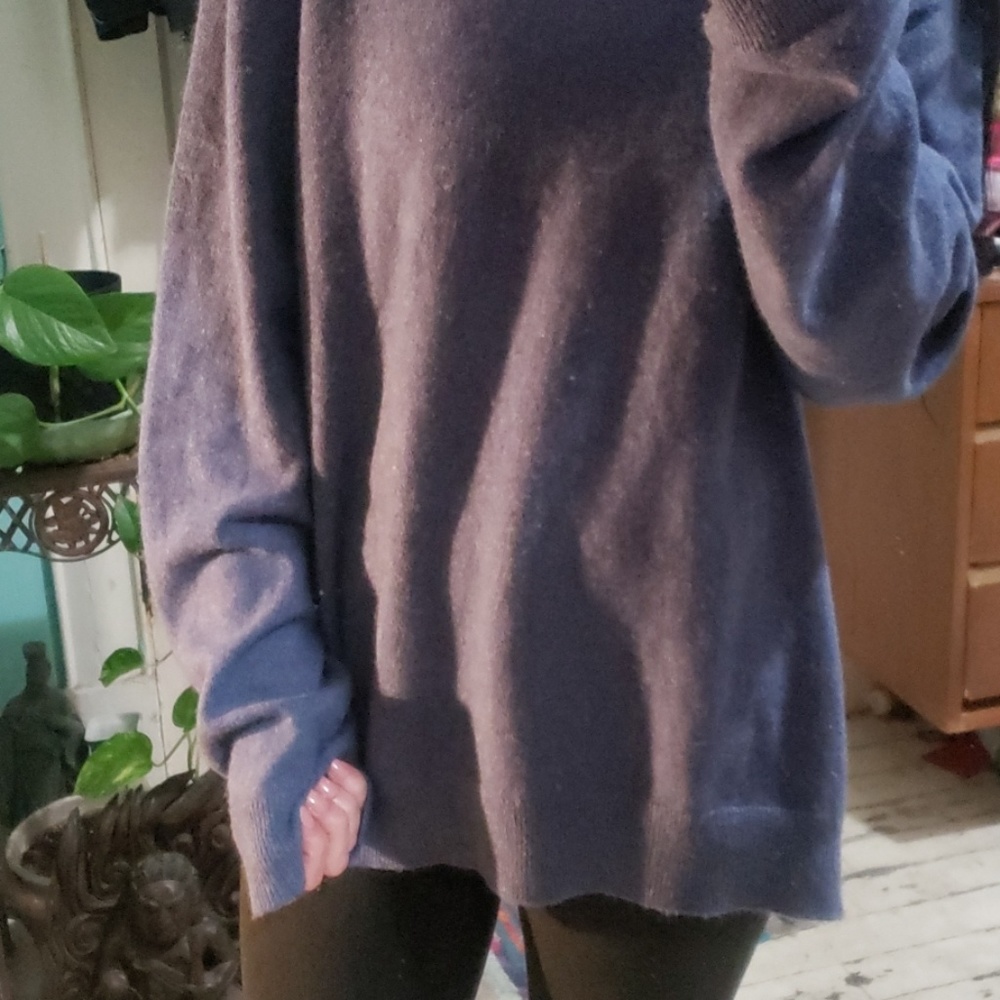 Cashmere V-Neck Sweater - Picture 3 of 8